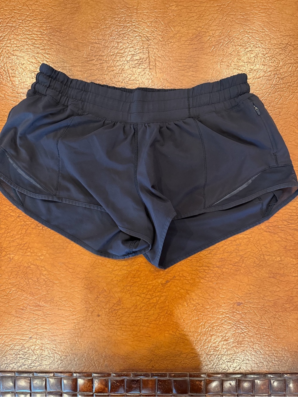 Lululemon Black Hotty Hot’s - size 6!